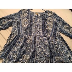 Blue & White (NOT cream) Ornate Design Top 💙